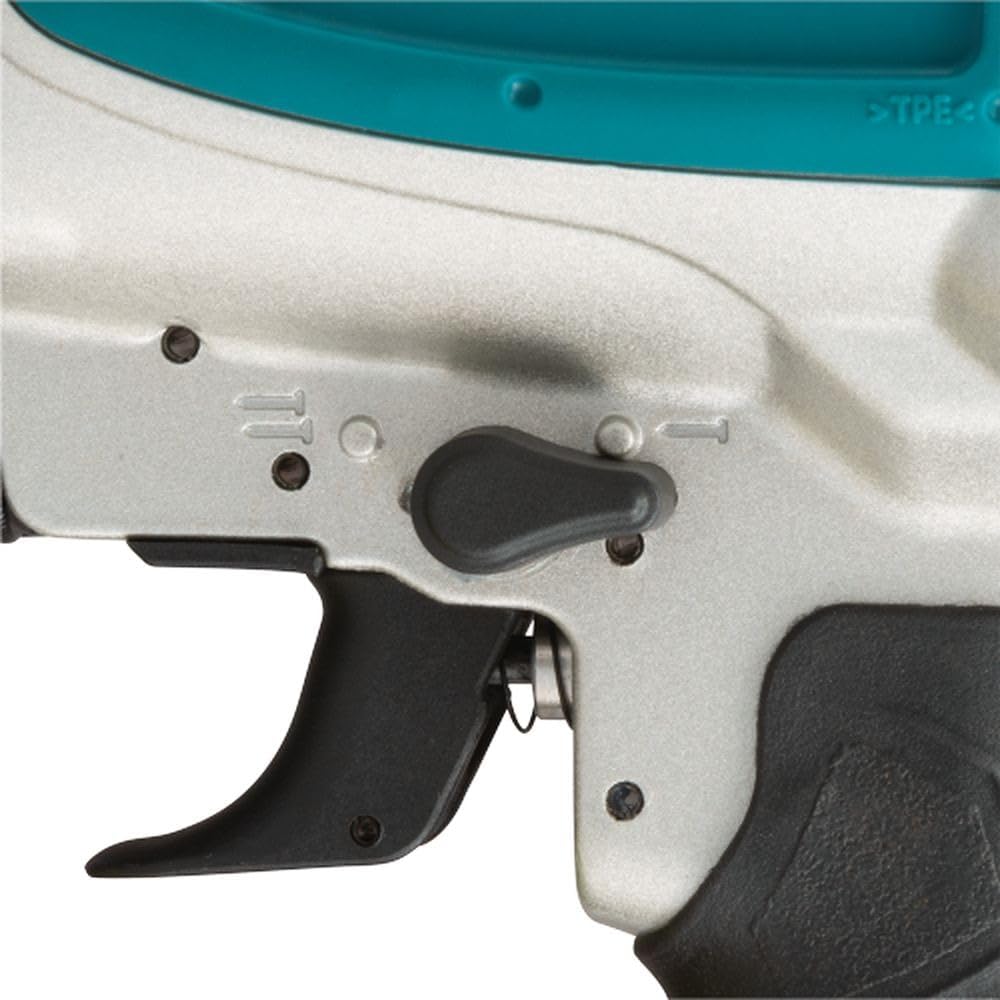Makita AN613-R 2-1/2 in. 15 Degree Siding Coil Nailer (Renewed)