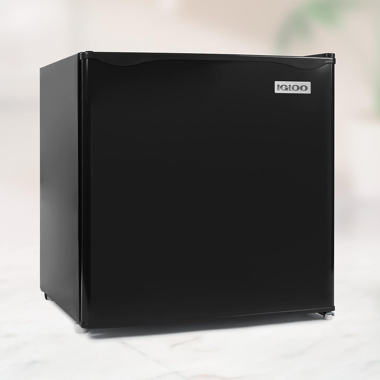 Igloo 1.6 Cu.Ft Mini Fridge with Freezer- Single Door Compact Refrigerator with Glass Shelves for Homes, Dorms & Offices- Keep Snacks, Drinks & Frozen Foods Cool with Temperature Control Fridge- Black