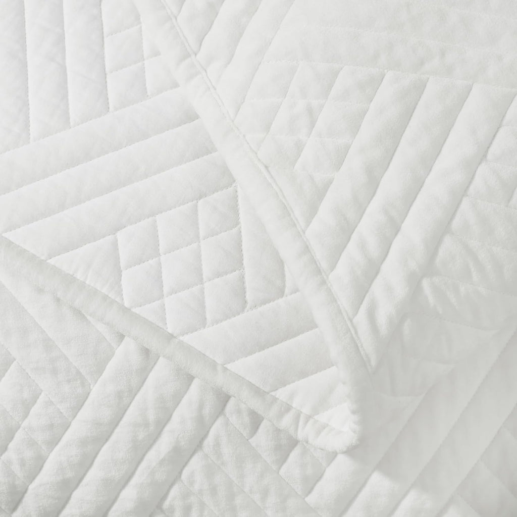 Superior 100% Cotton Velvet Quilt, 1 Lightweight Breathable Coverlet, Luxury Home Decor, Comfy Home Essential Bedding, Cotton Fill, Geometric Aesthetic, Karina Collection, Throw Size, White