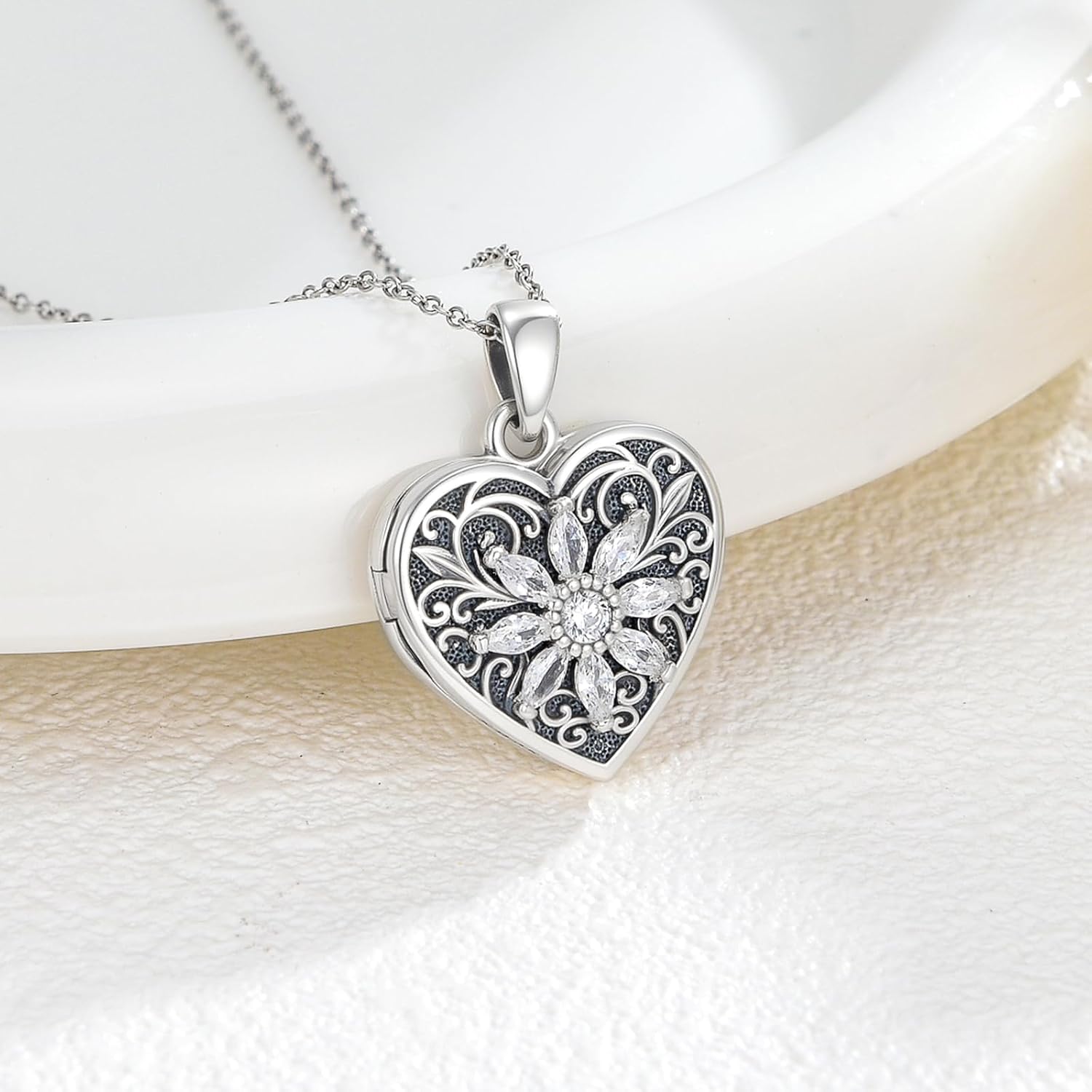 925 Sterling Silver Heart Locket Necklace for Women That Hold Pictures Ladies Jewelry Gifts