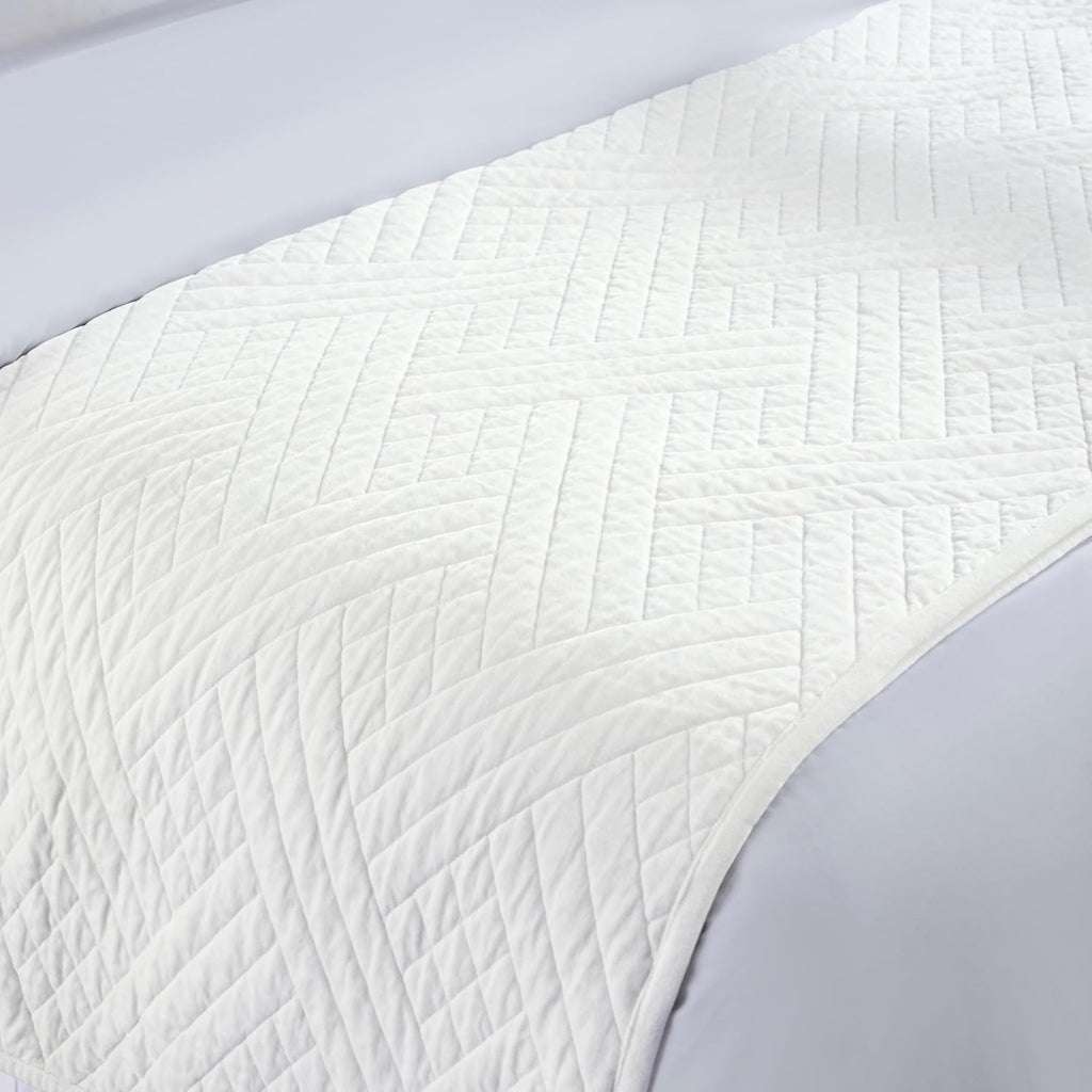 Superior 100% Cotton Velvet Quilt, 1 Lightweight Breathable Coverlet, Luxury Home Decor, Comfy Home Essential Bedding, Cotton Fill, Geometric Aesthetic, Karina Collection, Throw Size, White