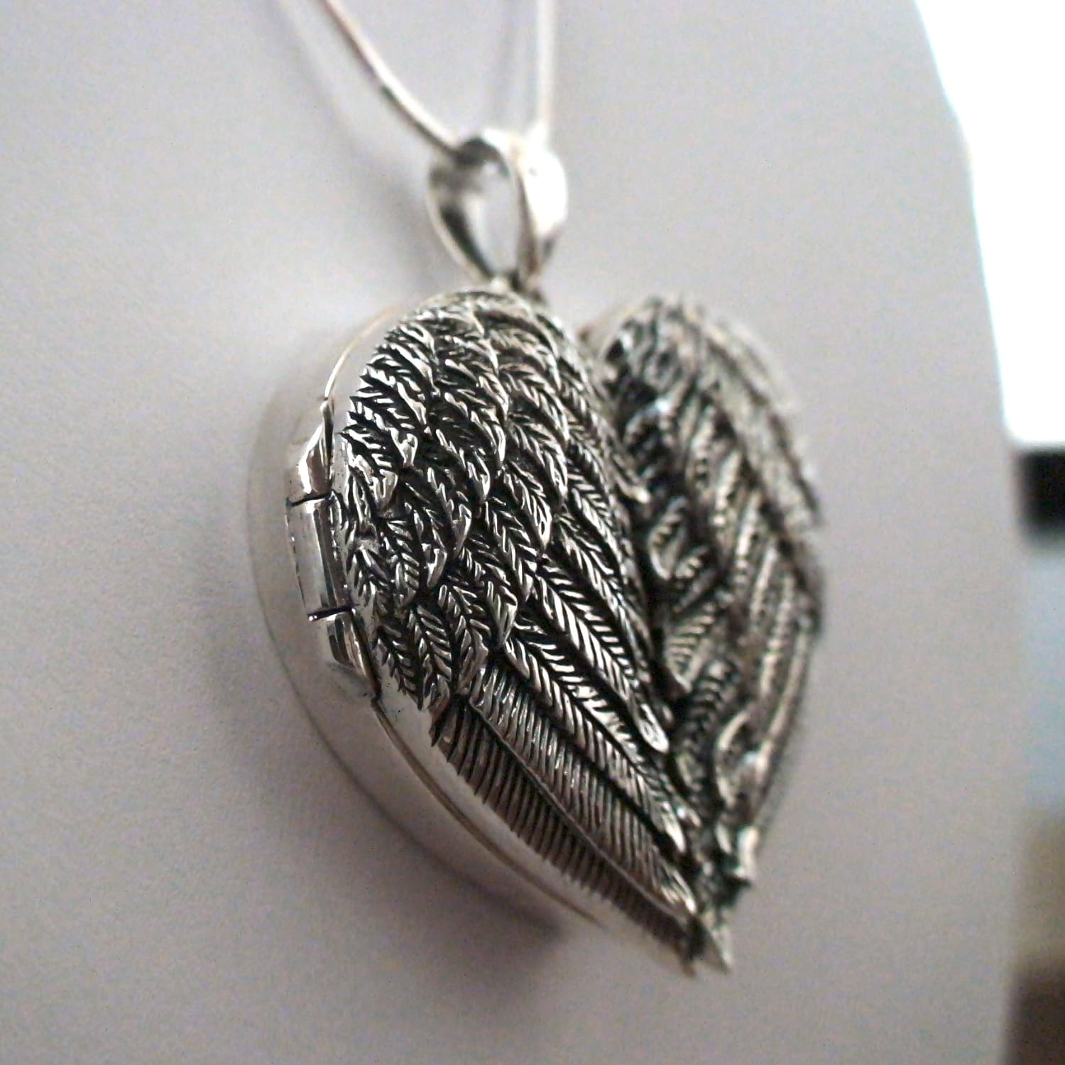 FashionJunkie4Life Sterling Silver Locket Necklaces for Women, 18' Cable Chain