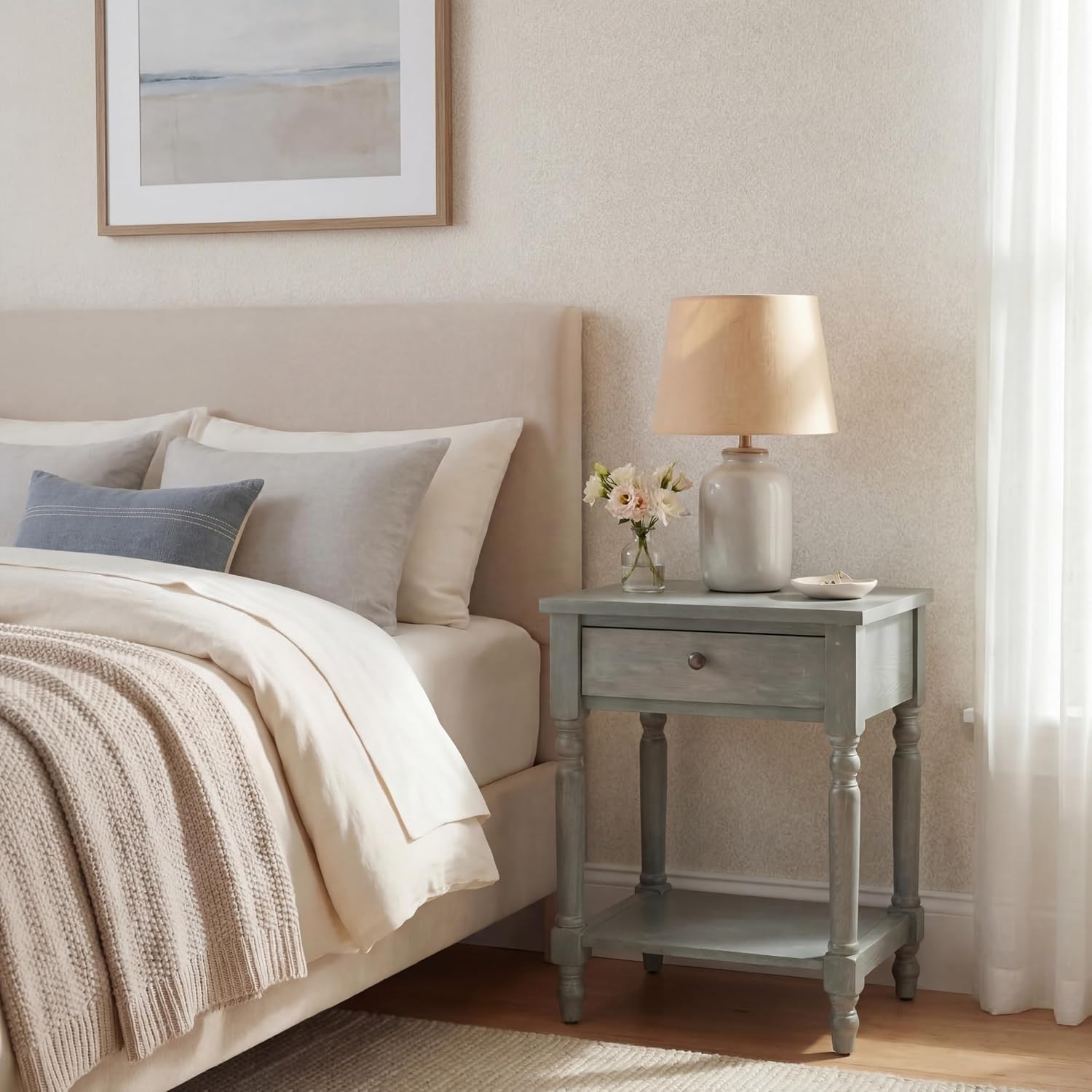 SAFAVIEH Home Collection – Tami Ash Grey Nightstand with Drawer & Shelf, Vintage Farmhouse Accent Table, Turned Leg Design (AMH6604B)