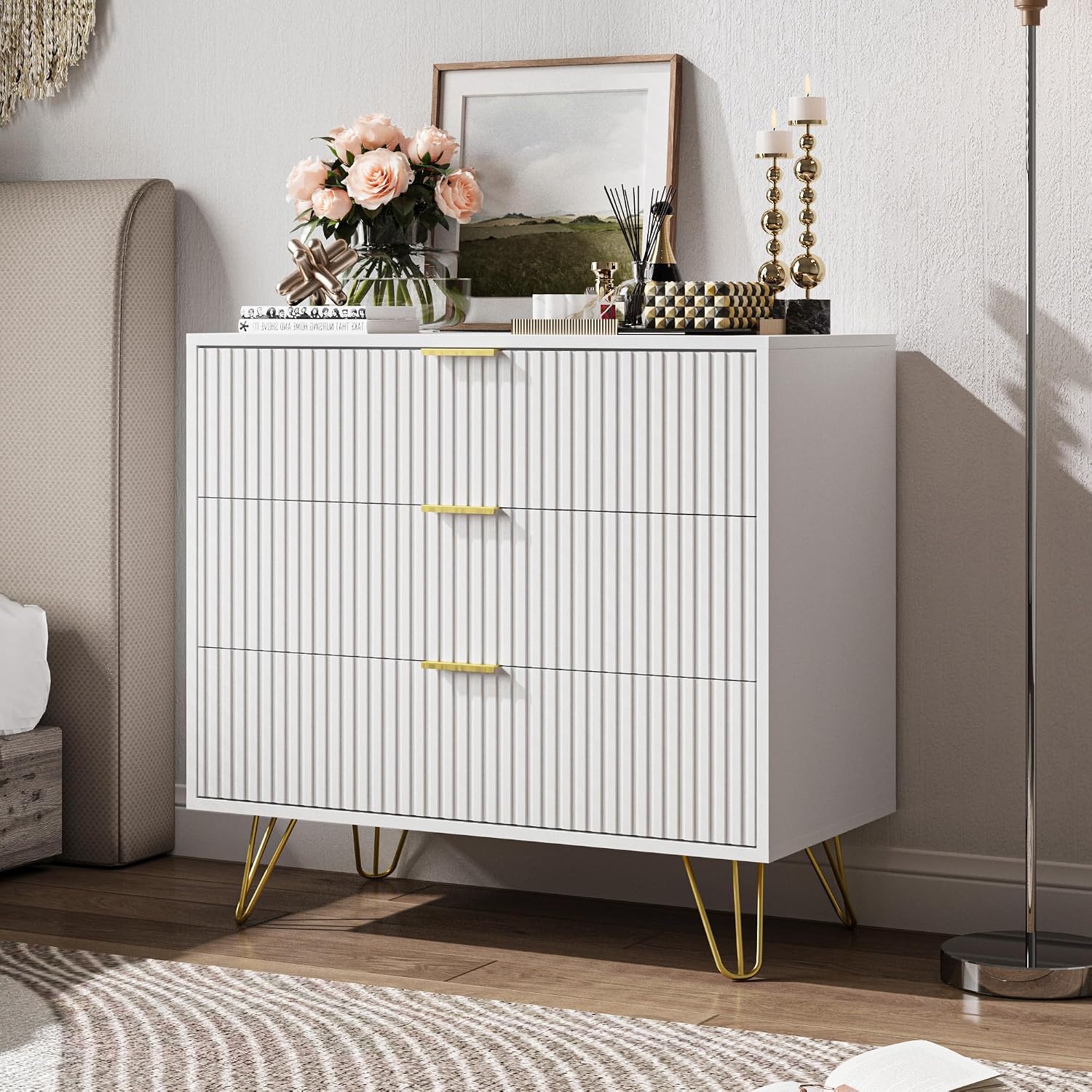 MAISONARIA White 3 Drawer Dresser for Bedroom, Modern Closet Dressers Chest of Drawers, Fluted Dresser Chest Cabinet with Gold Metal Handles, Nightstand for Bedroom, Living Room, Hallway, Entryway