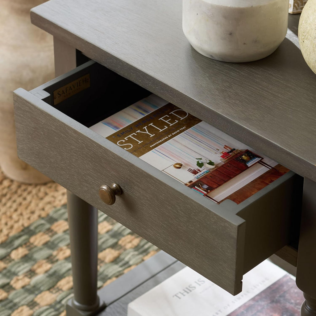 SAFAVIEH Home Collection – Tami Ash Grey Nightstand with Drawer & Shelf, Vintage Farmhouse Accent Table, Turned Leg Design (AMH6604B)