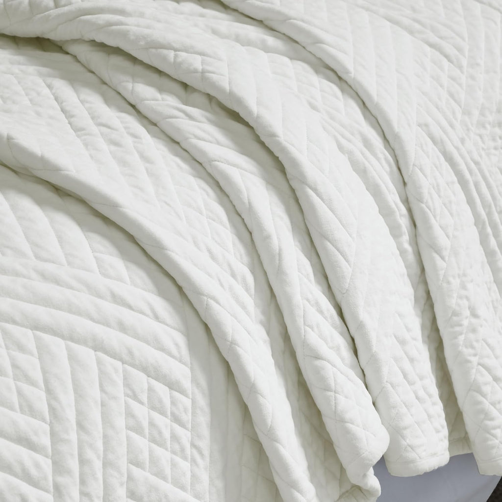 Superior 100% Cotton Velvet Quilt, 1 Lightweight Breathable Coverlet, Luxury Home Decor, Comfy Home Essential Bedding, Cotton Fill, Geometric Aesthetic, Karina Collection, Throw Size, White