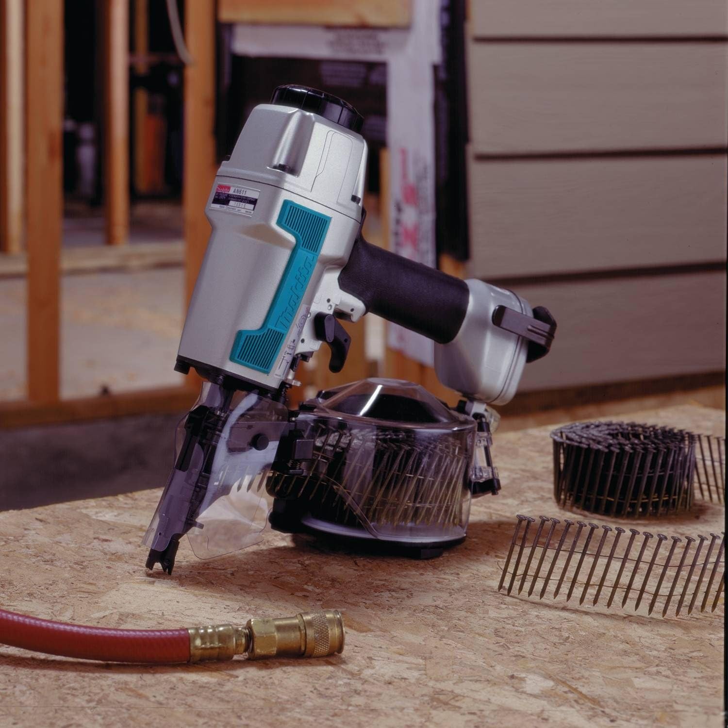 Makita AN611 2-1/2' Siding Coil Nailer