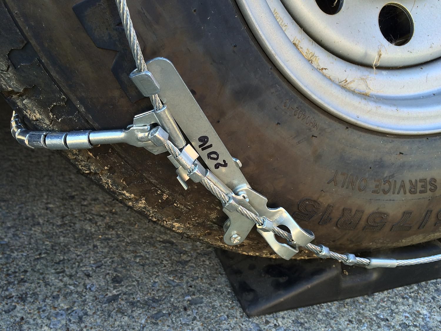 TireChain.com 225/70R-19.5, 225/70-19.5 Truck SUV Cable Tire Chains, Lock Fastening System, One Pair