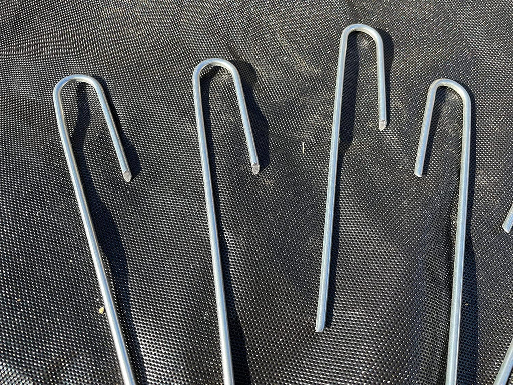 Sandbaggy 1500-Pack DRIP TUBING Stakes Landscape Staples | 5 inch Length - 11 Gauge Heavy Duty | Drip Anchors | Landscape Pins | Garden Lawn Nails | Designed to Hold Drip Tubing Up to 1/2' Diameter