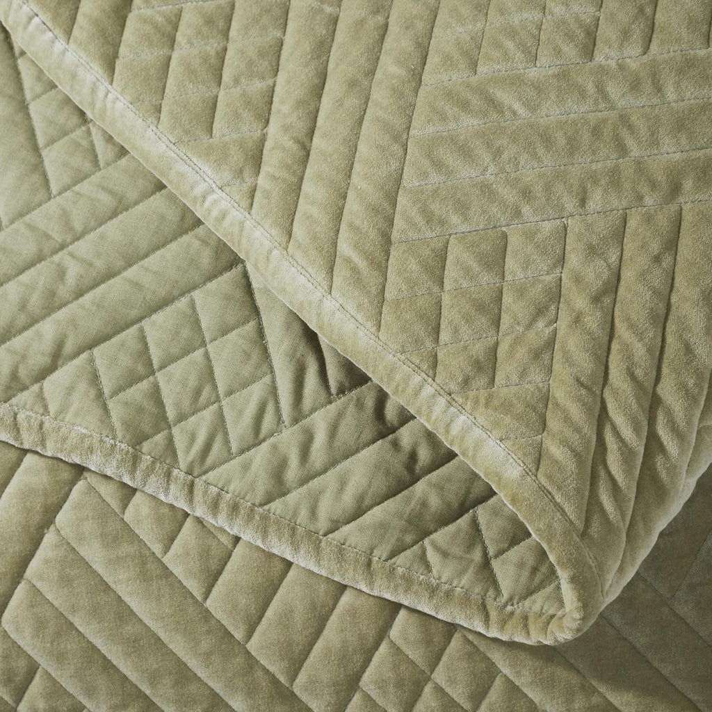 Superior 100% Cotton Velvet 3-Piece Quilt Set, 1 Lightweight Breathable Coverlet, 2 Pillow Shams, Comfy Home Essential Bedding, Cotton Fill, Geometric Aesthetic, Karina Collection, King Size, Sage