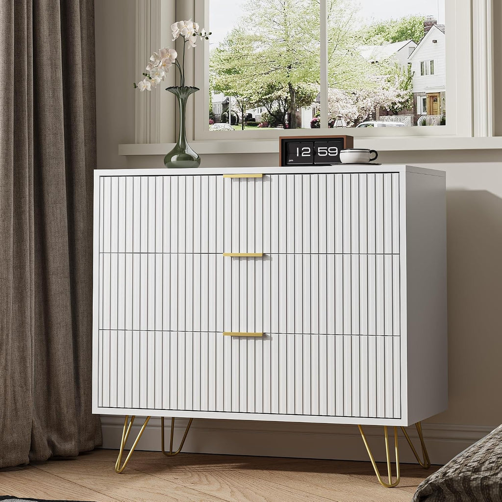 MAISONARIA White 3 Drawer Dresser for Bedroom, Modern Closet Dressers Chest of Drawers, Fluted Dresser Chest Cabinet with Gold Metal Handles, Nightstand for Bedroom, Living Room, Hallway, Entryway