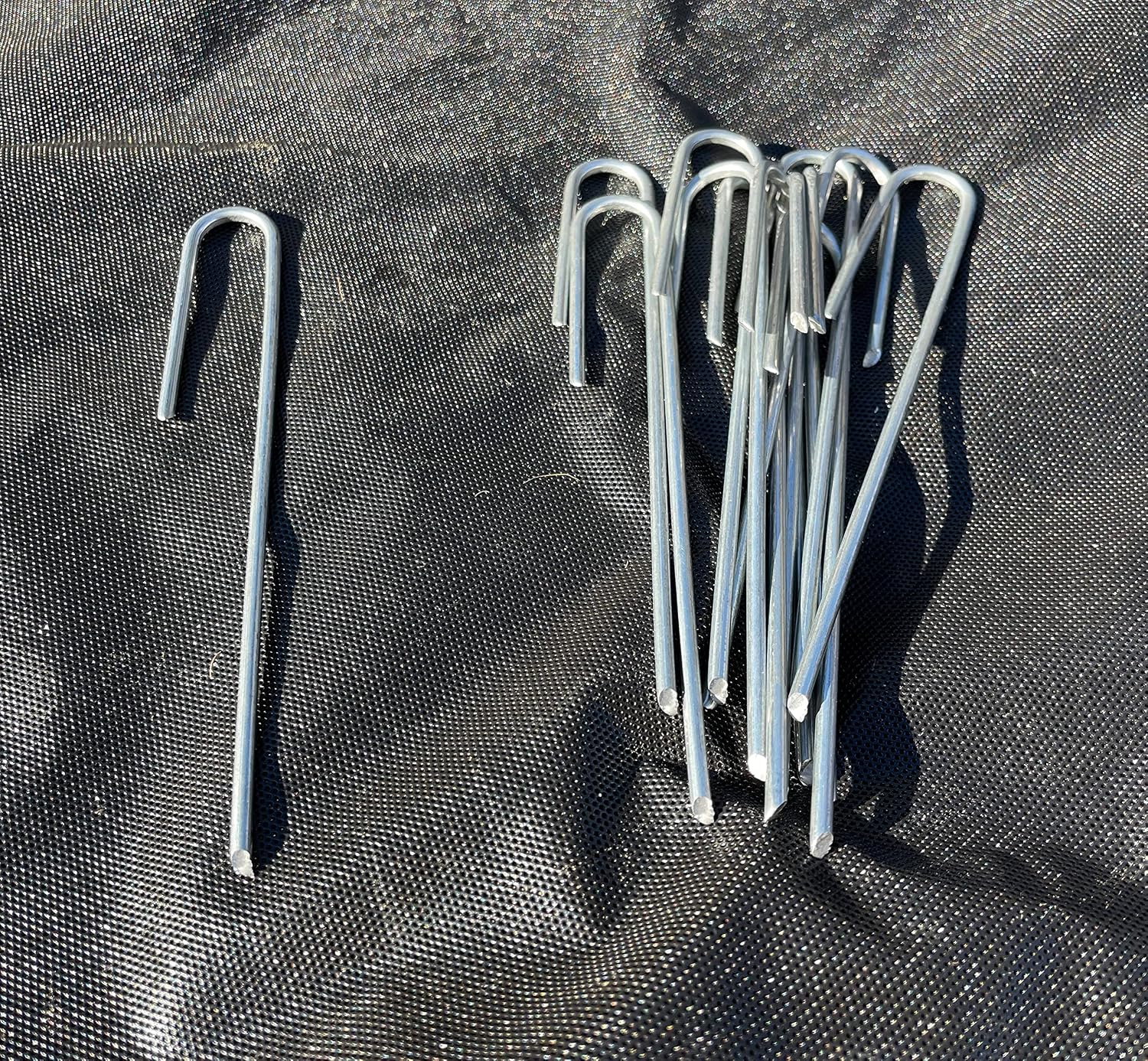 Sandbaggy 1500-Pack DRIP TUBING Stakes Landscape Staples | 5 inch Length - 11 Gauge Heavy Duty | Drip Anchors | Landscape Pins | Garden Lawn Nails | Designed to Hold Drip Tubing Up to 1/2' Diameter