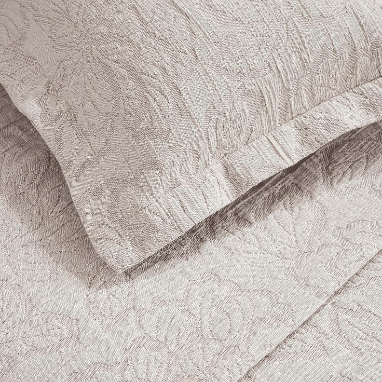 Superior 3 Piece Cotton Bedspread Set, Home Bed Decor, Decorative Bed Spread, 2 Pillow Shams, Medium Weight Blanket, Matelasse Coverlet, Bedding Essentials, Hibiscus Collection, Queen, Blush